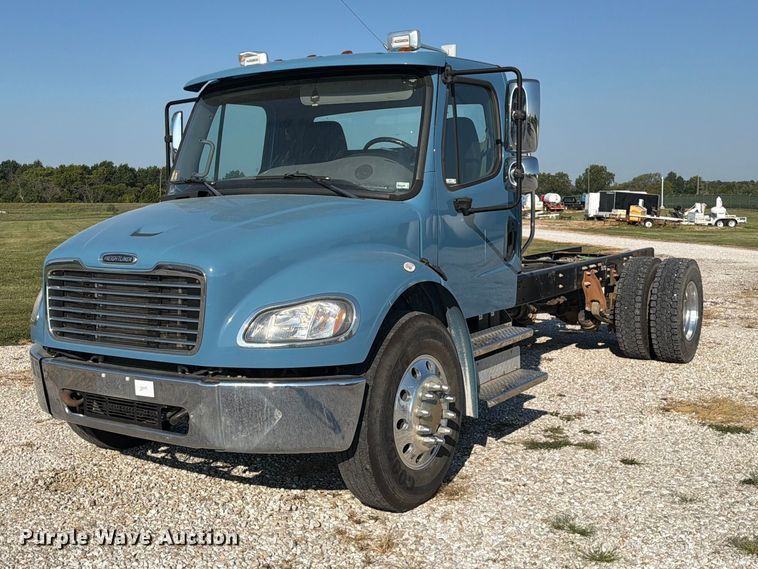 2020 Freightliner S2G truck cab and chassis - DZ4714
