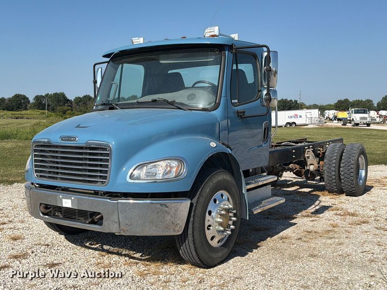 2020 Freightliner S2G truck cab and chassis - DZ4716