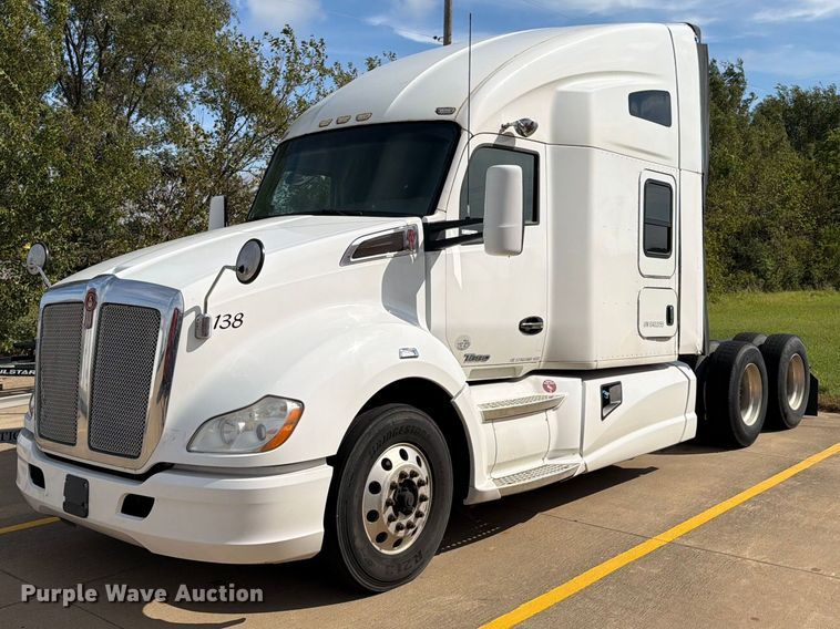 2015 Kenworth T680 semi truck - EI7705