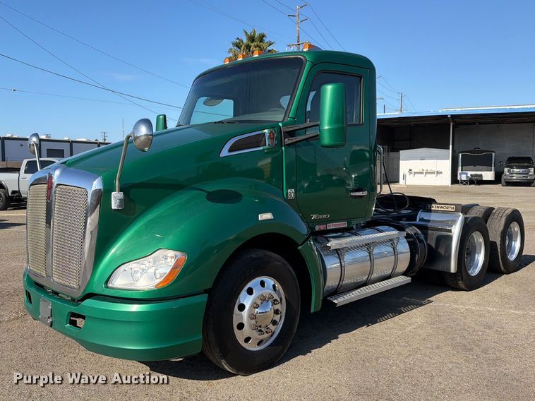 2015 Kenworth T680 semi truck - EL2649