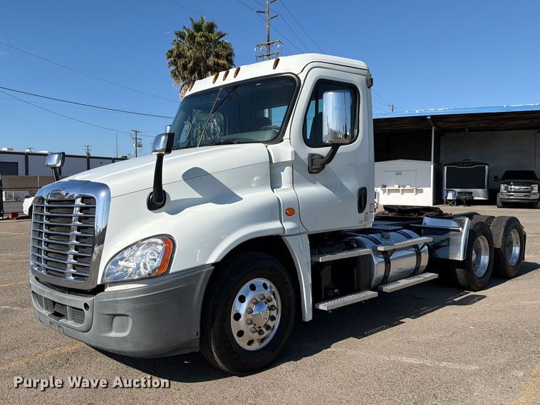 2017 Freightliner Cascadia semi truck - EL2650
