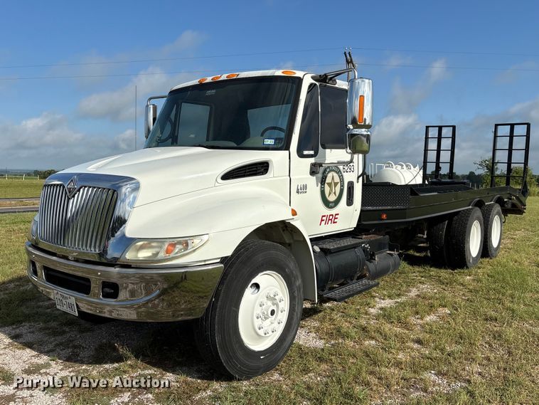 2003 International 4400 Equipment Hauler - EU0751