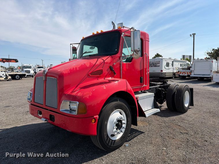 2004 Kenworth T300 semi truck - FB5095