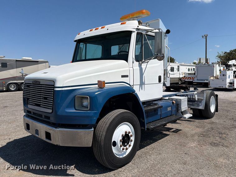 1995 Freightliner FL106 semi truck - FB5138