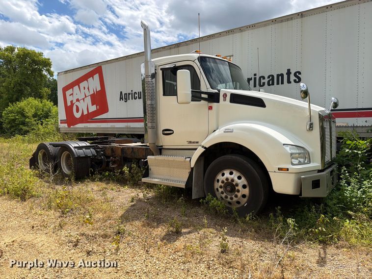2016 Kenworth T880 semi truck - FK0290