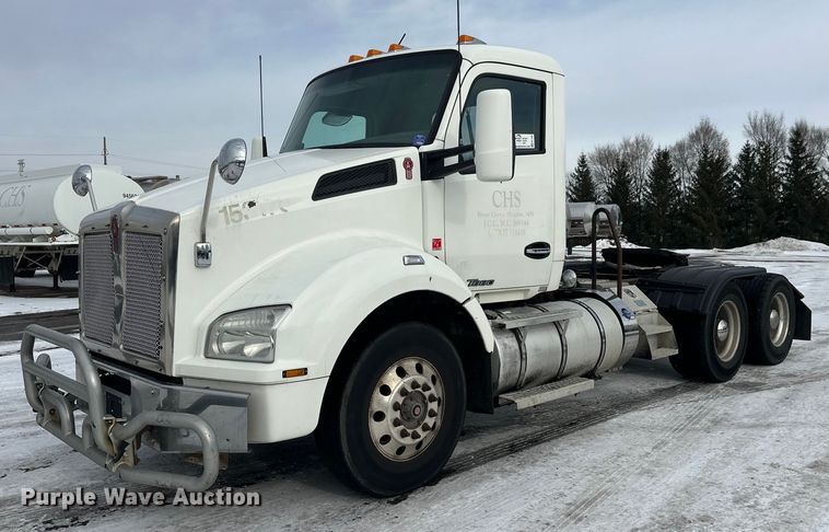 2015 Kenworth T880 semi truck - FK1565