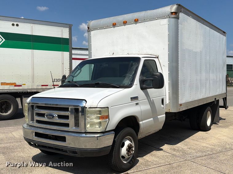 2011 Ford E350 box truck - FN2049