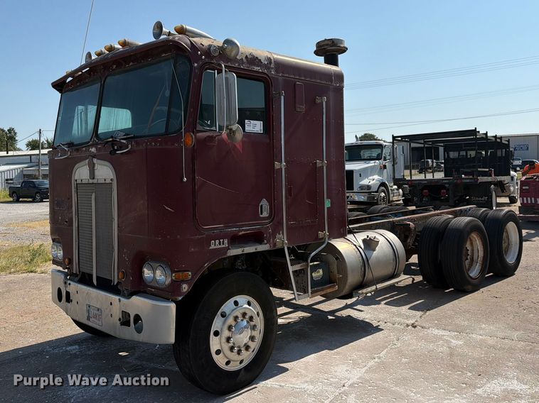 1973 Kenworth semi truck - FN2557