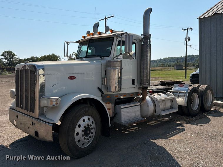 2009 Peterbilt 388 semi truck - FN2584