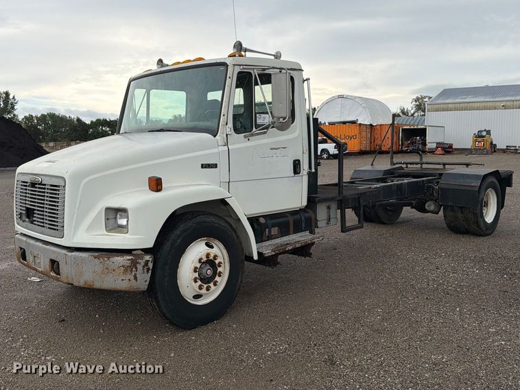 1998 Freightliner FL70 truck cab and chassis - FP3080