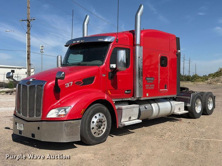 2016 Peterbilt 579 semi truck - FP3095