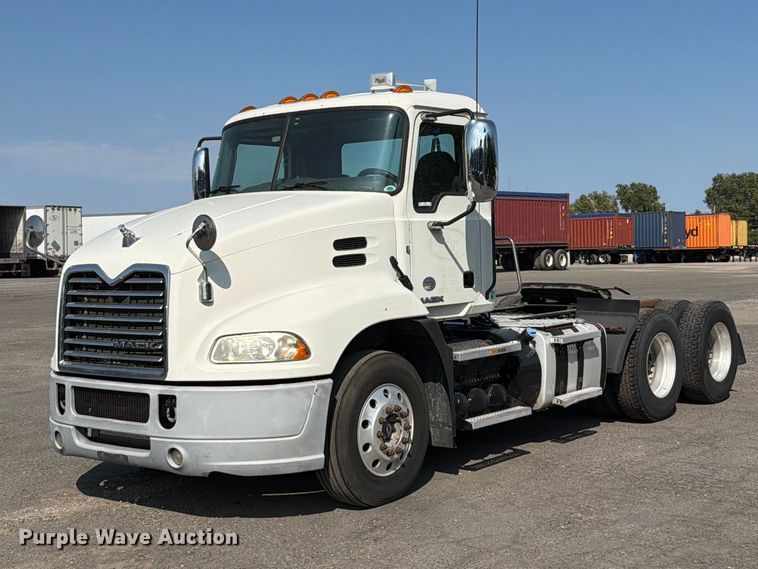 2017 Mack CXU613 semi truck - FT6281