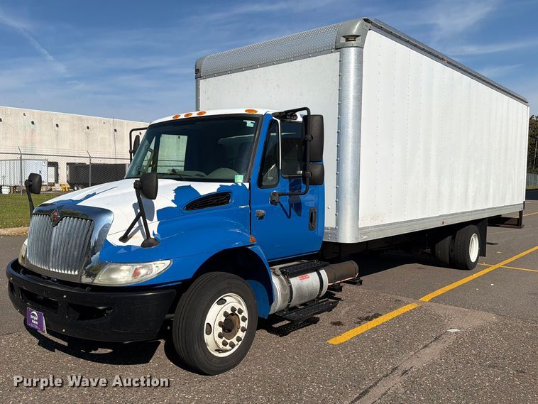 2014 International DuraStar 4300 box truck - FT8092