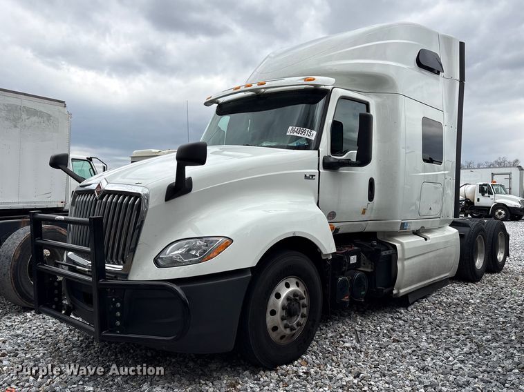 2018 International LT625 semi truck - YA1295
