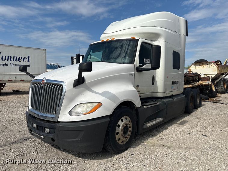 2019 International LT625 semi truck - YA2431