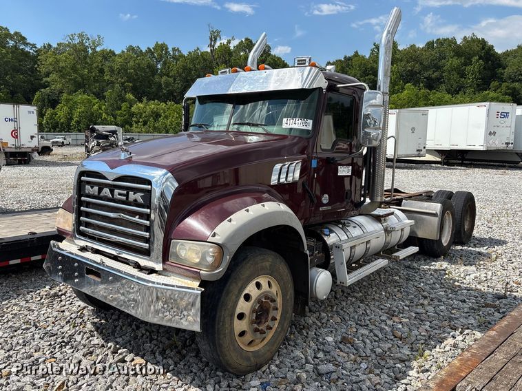2020 Mack Granite truck cab and chassis - YA2734