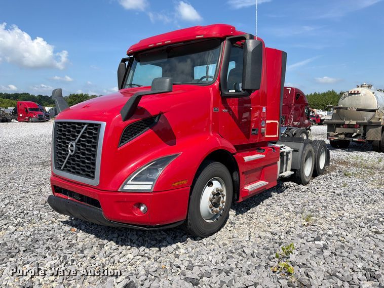 2020 Volvo VNR semi truck - YA2907