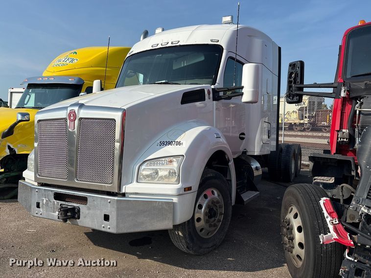 2019 Kenworth T880 semi truck - YA4064