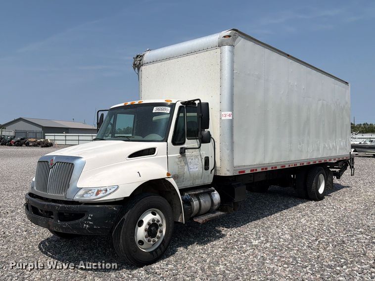 2019 International 4300 box truck - YA4073