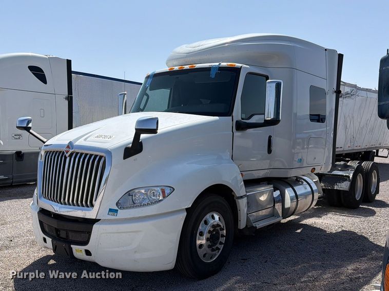 2019 International LT625 semi truck - YA4162
