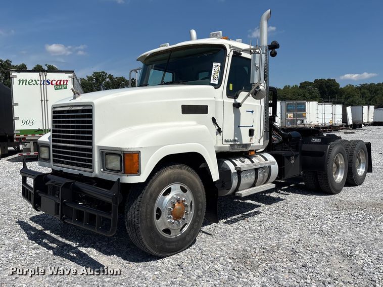 2010 Mack Pinnacle semi truck - YA4197