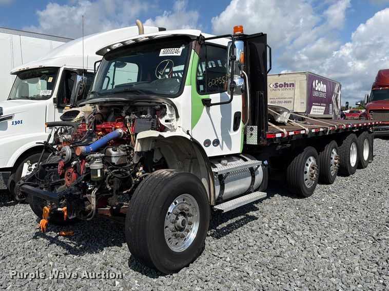 2025 Freightliner Business Class M2 flatbed truck - YA4548