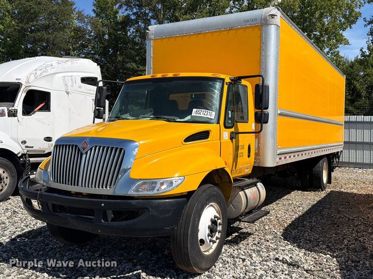 2018 International MA025 box truck - YA4624