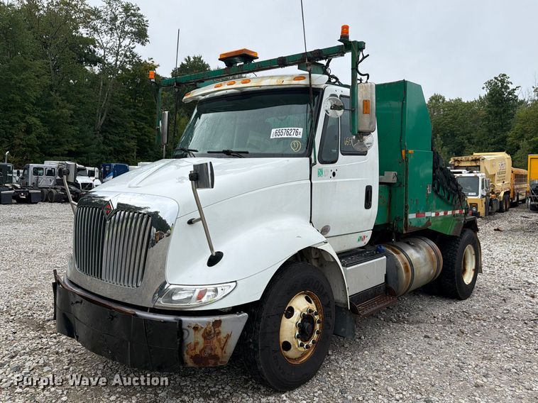 2017 International 8600 toter truck - YA4636