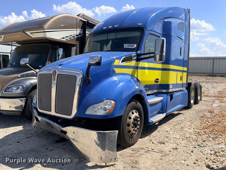 2020 Kenworth T680 semi truck - YA4835