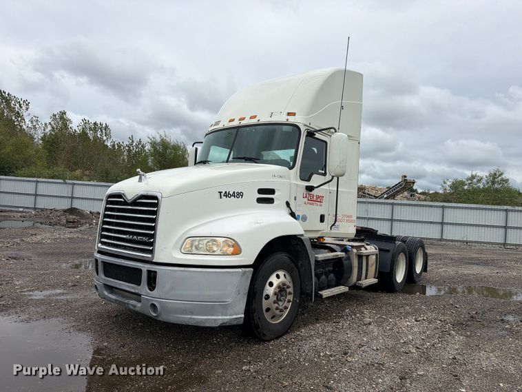 2015 Mack CXU semi truck - YA5047