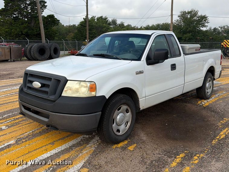 2008 Ford F150 pickup truck - DY3310