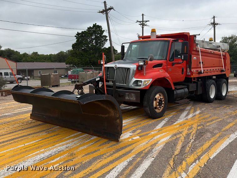2005 International 7400 dump truck - DY3314