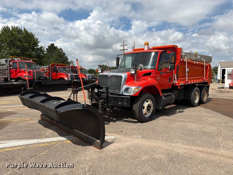 2007 International 7400 dump truck - DY3318