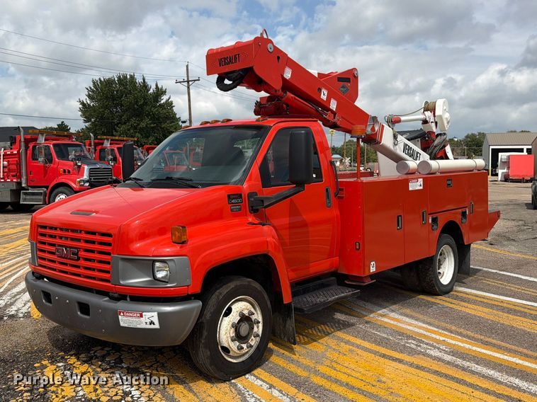 2005 GMC C4500 bucket truck - DY3325