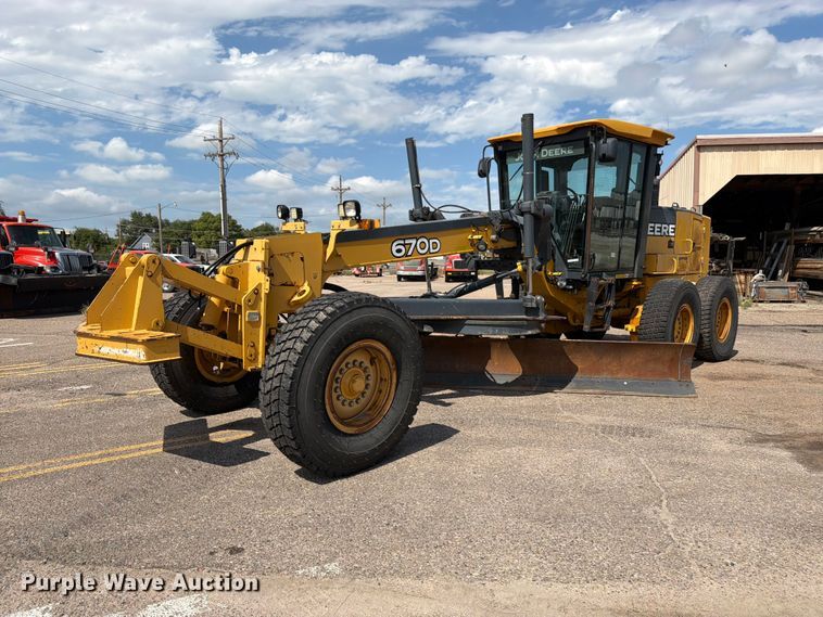 2005 John Deere 670D motor grader - DY3327