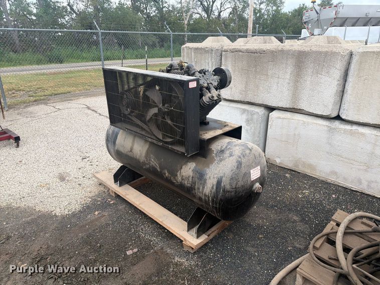 American Industrial air compressor - DY3349
