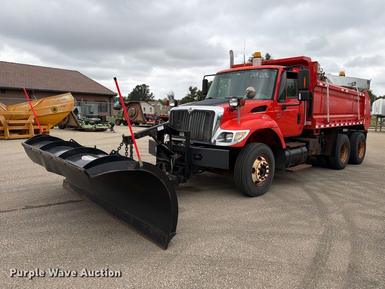 2007 International 7400 dump truck - DY3369