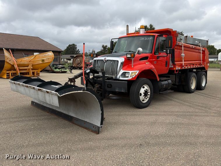 2007 International 7400 dump truck - DY3370