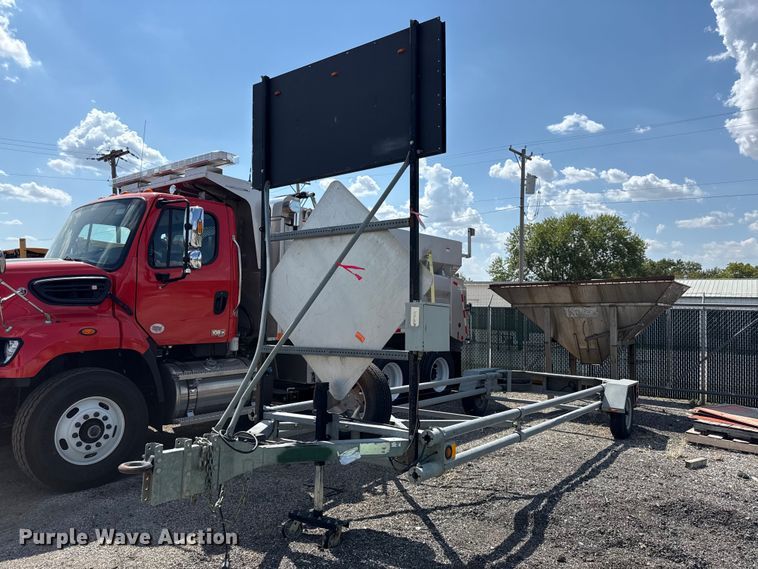 2011 Trinity Vorteq crash attenuator trailer - DZ4326
