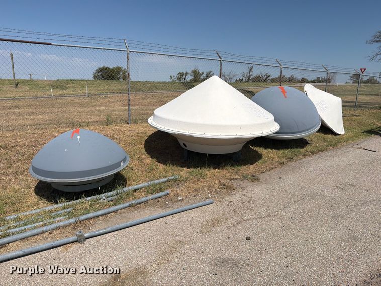 (4) microwave antenna dishes - EP7581