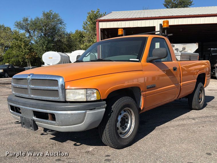2001 Dodge Ram 2500 pickup truck - EP7602