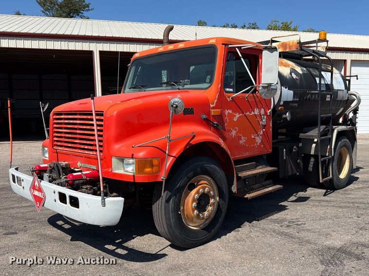 1996 International 4700 oil distributor truck - EP7607