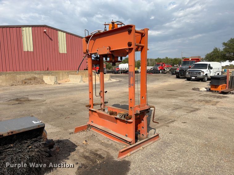 1989 Nugier H100-14 AP BD  hydraulic press - EP7646