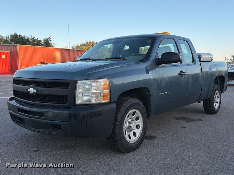 2011 Chevrolet Silverado 1500 Ext. Cab pickup truck - EP7655