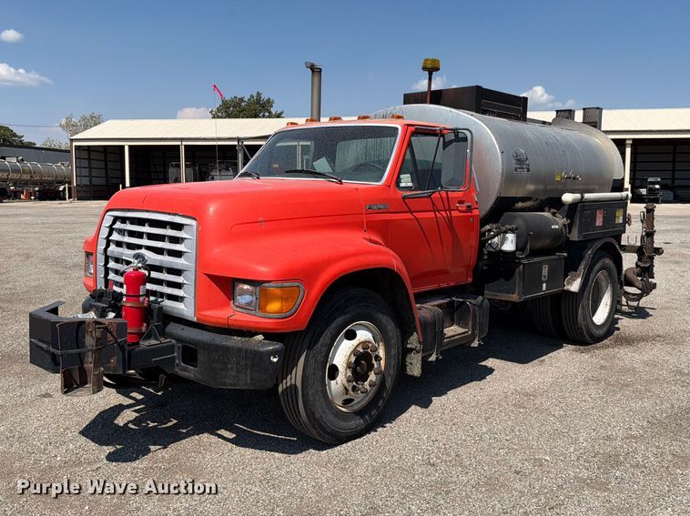 1998 Ford F800 oil distributor truck - EV6155