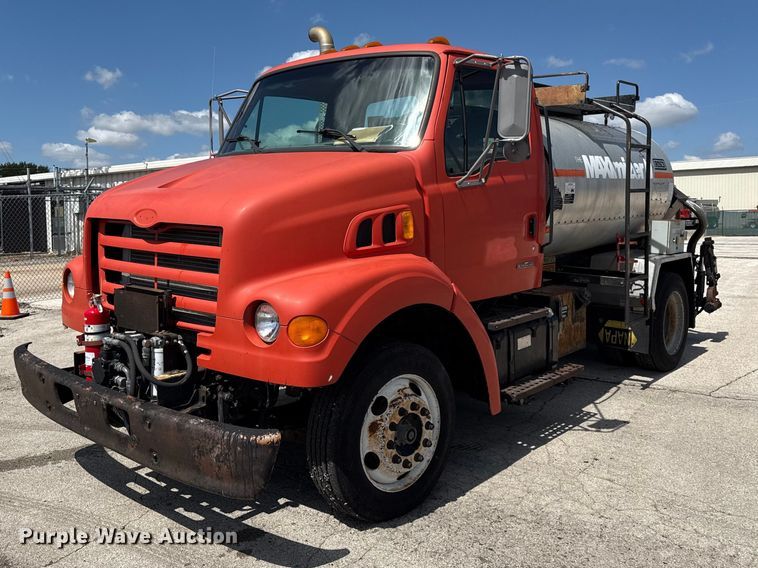 2000 Sterling L7500 oil distributor truck - EV6156