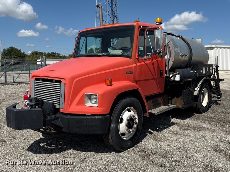 2002 Freightliner FL60 oil distributor truck - EV6157