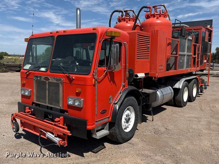 2005 Peterbilt 320 paint striper truck - EW4299
