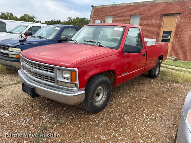 1998 Chevrolet C1500 pickup truck - FH6320