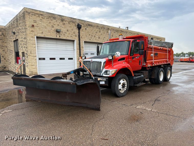 2007 International 7400 dump truck - FH6321